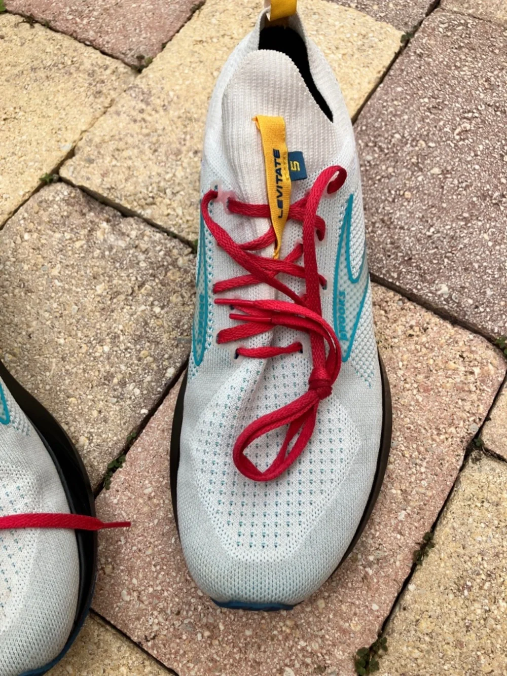Brooks Levitate StealthFit 5 Men’s Size 11 D Running Shoes White Blue Red